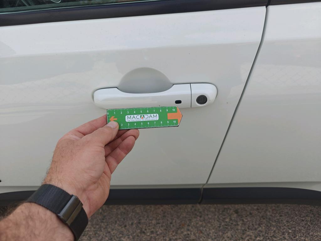 Daño en panel dañado dañado