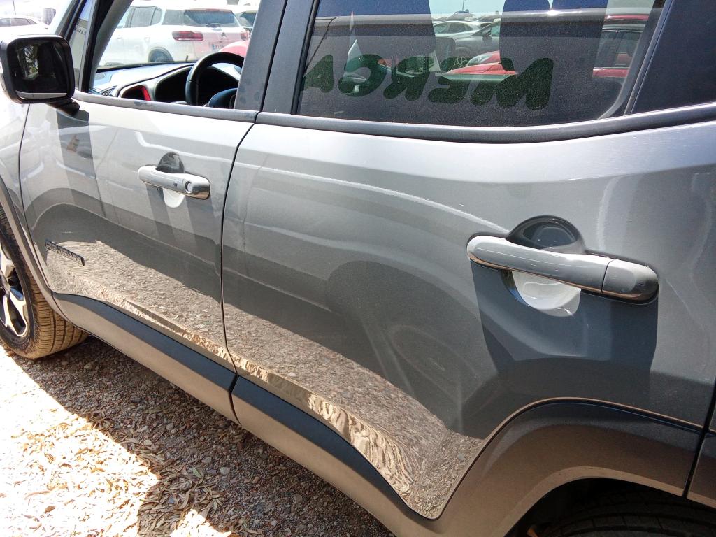 Daño en panel dañado dañado