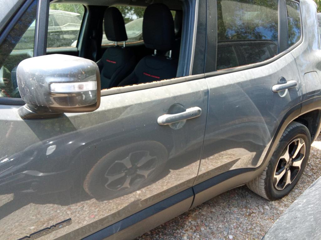 Daño en panel dañado dañado