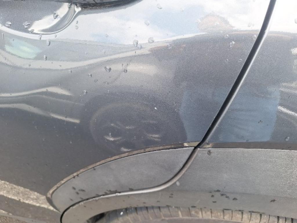 Daño en panel dañado dañado