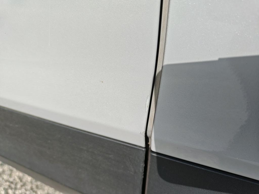 Daño en panel dañado dañado