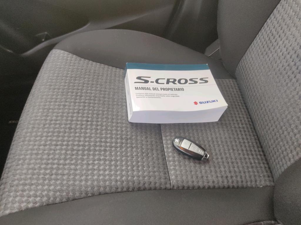 Foto Suzuki S-CROSS 4