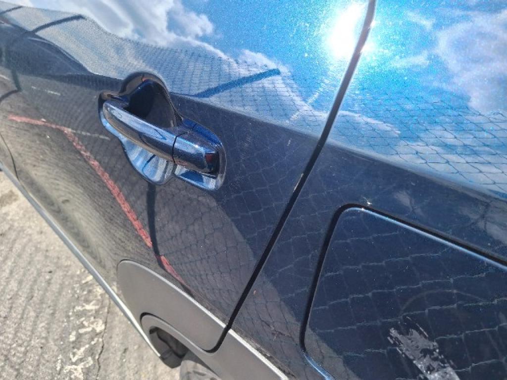 Daño en panel dañado dañado