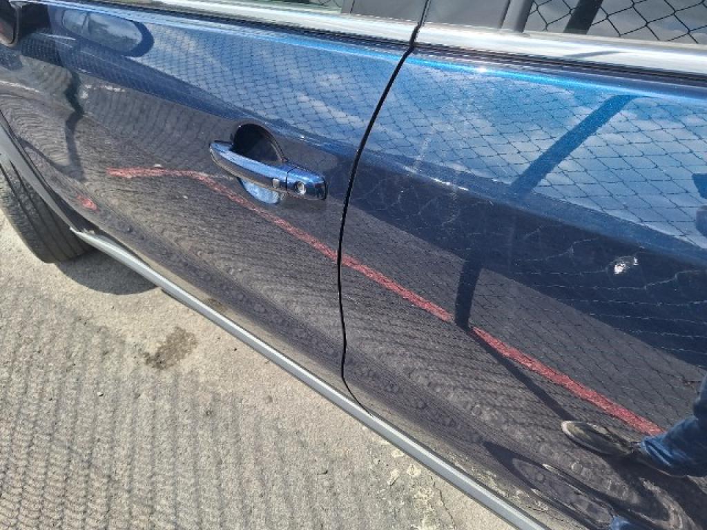 Daño en panel dañado dañado