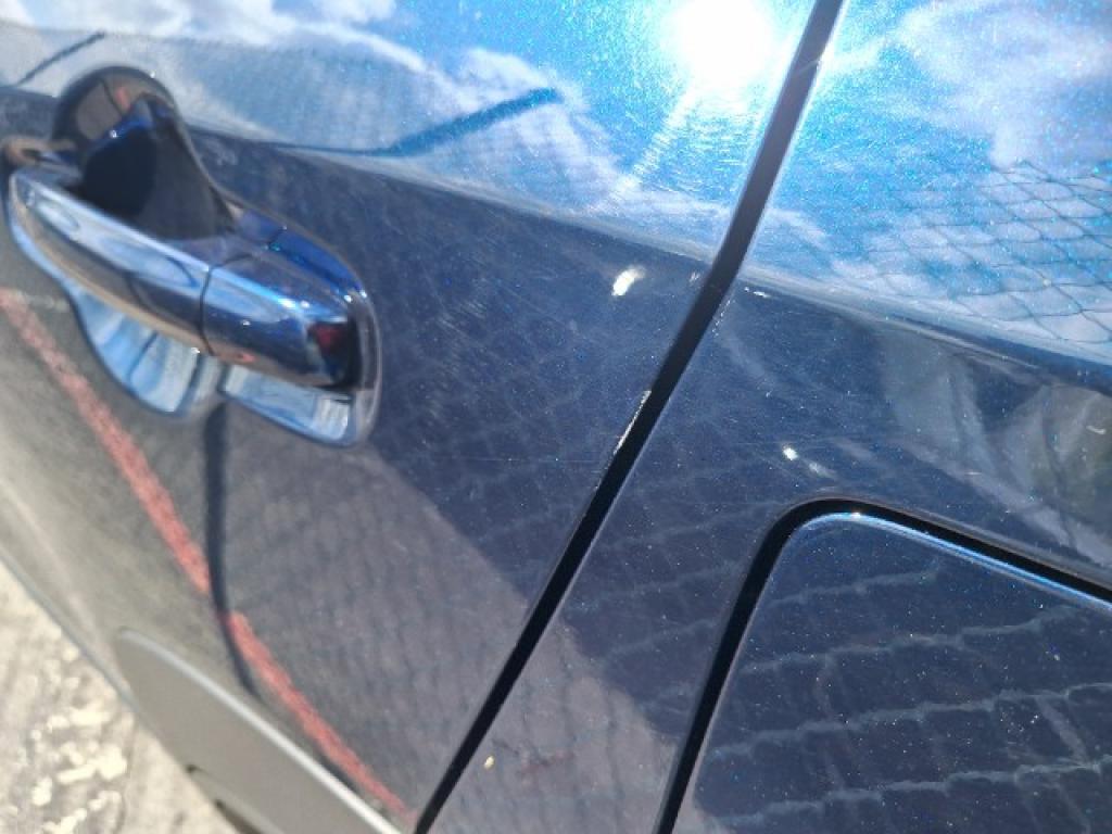 Daño en panel dañado dañado
