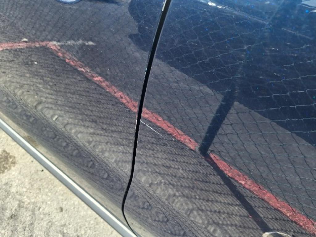 Daño en panel dañado dañado