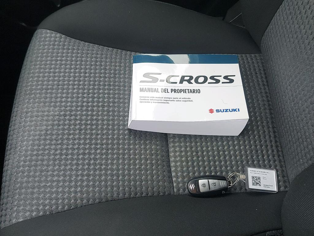 Foto Suzuki S-CROSS 4