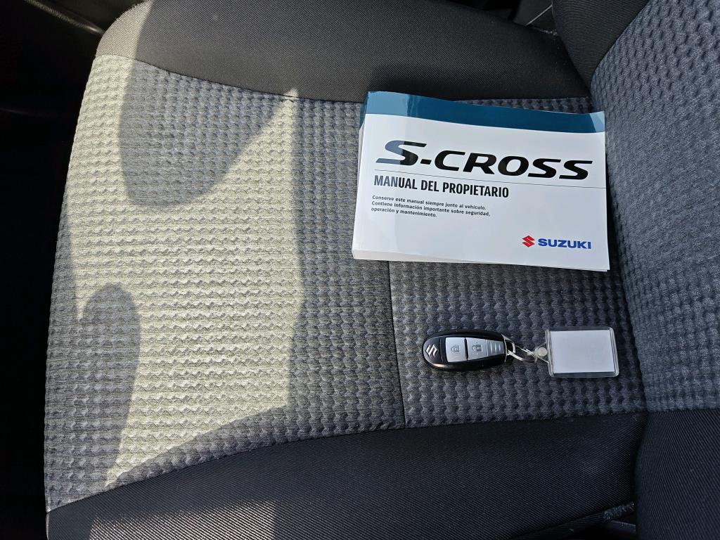 Foto Suzuki S-CROSS 4