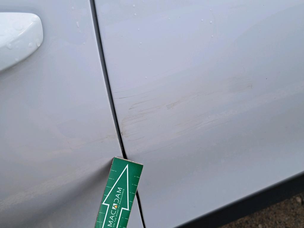 Daño en panel Arañazo ligero Arañazo ligero