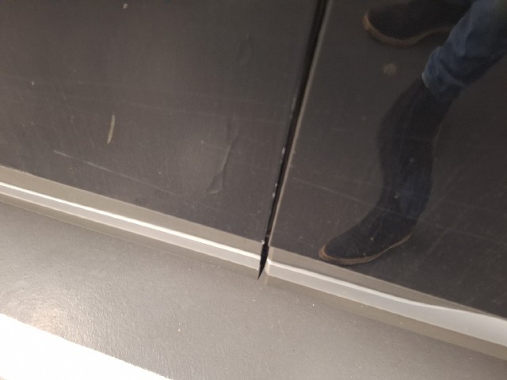 Daño en panel dañado dañado