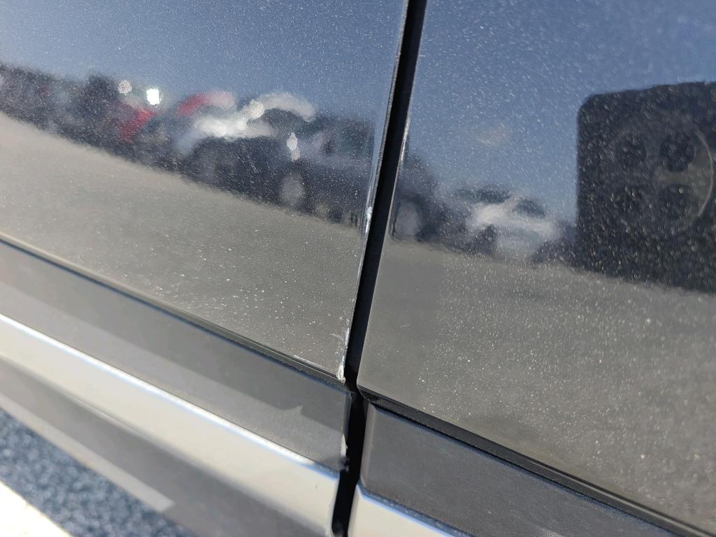 Daño en panel dañado dañado
