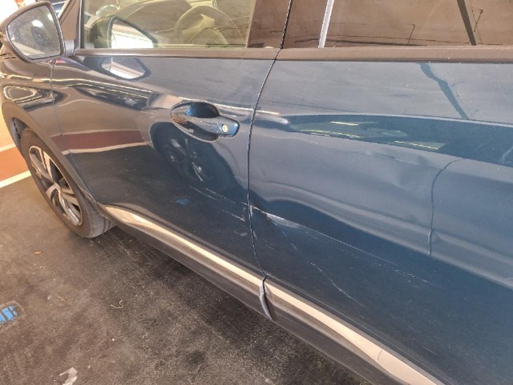 Daño en panel dañado dañado