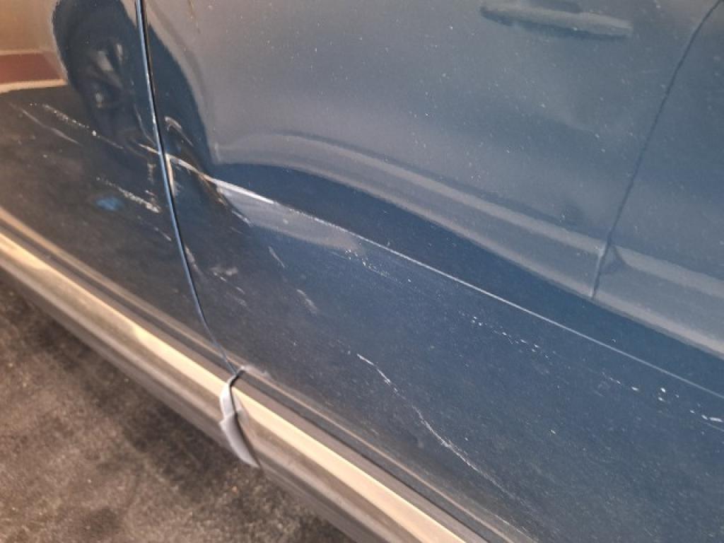 Daño en panel dañado dañado