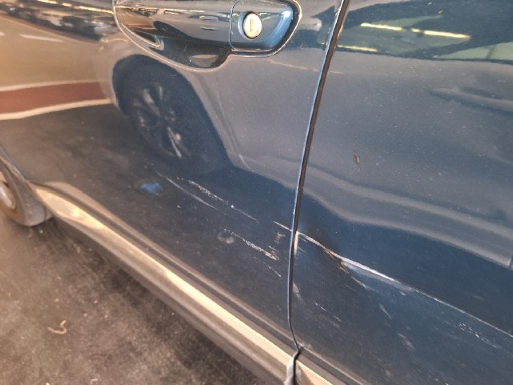 Daño en panel dañado dañado