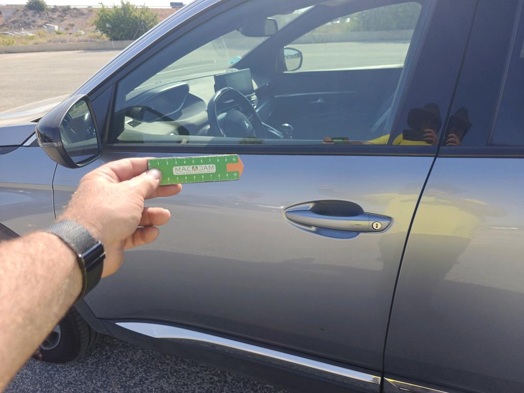 Daño en panel dañado dañado