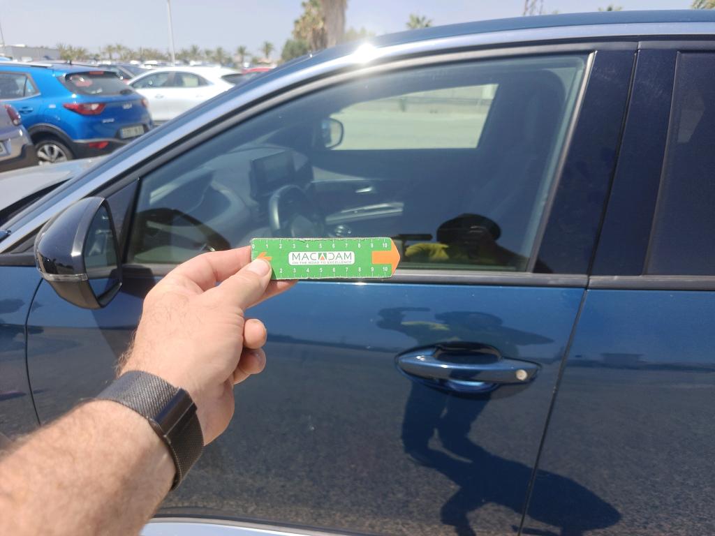Daño en panel dañado dañado