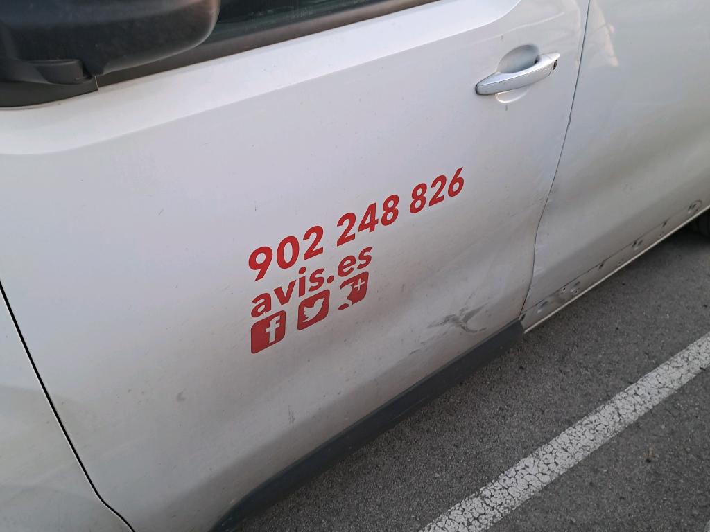 Daño en panel dañado dañado