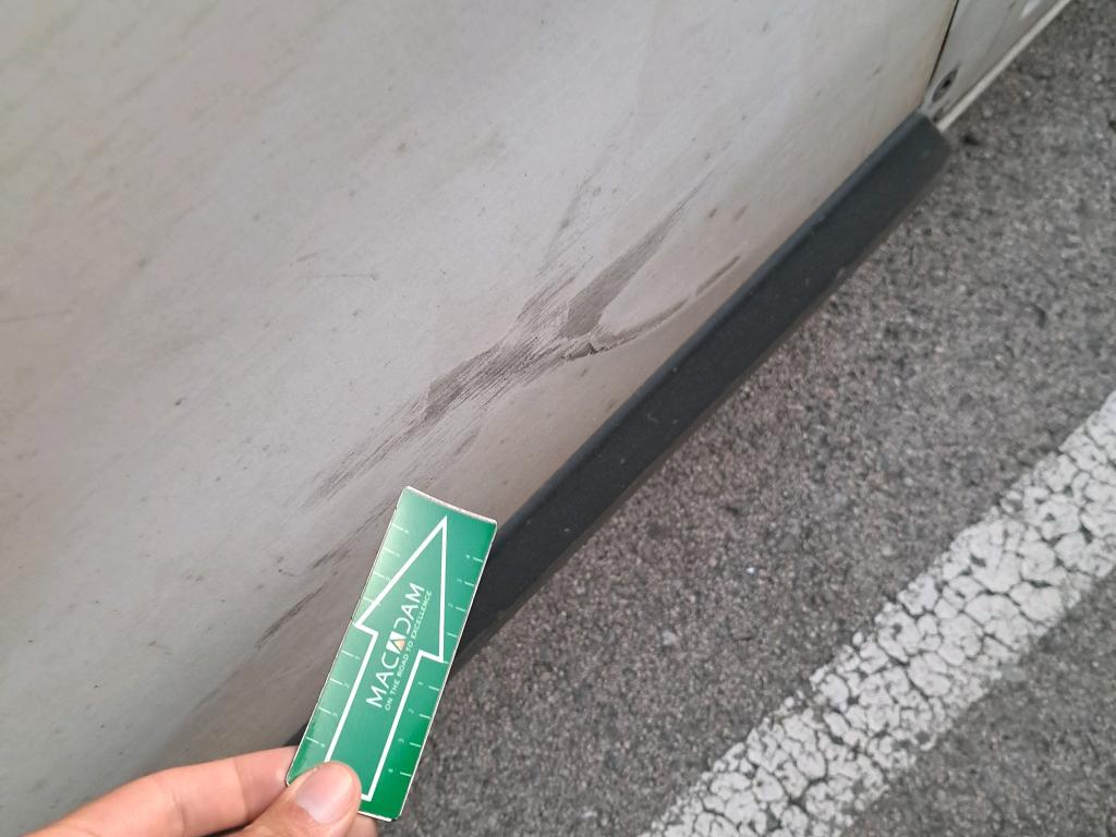 Daño en panel dañado dañado