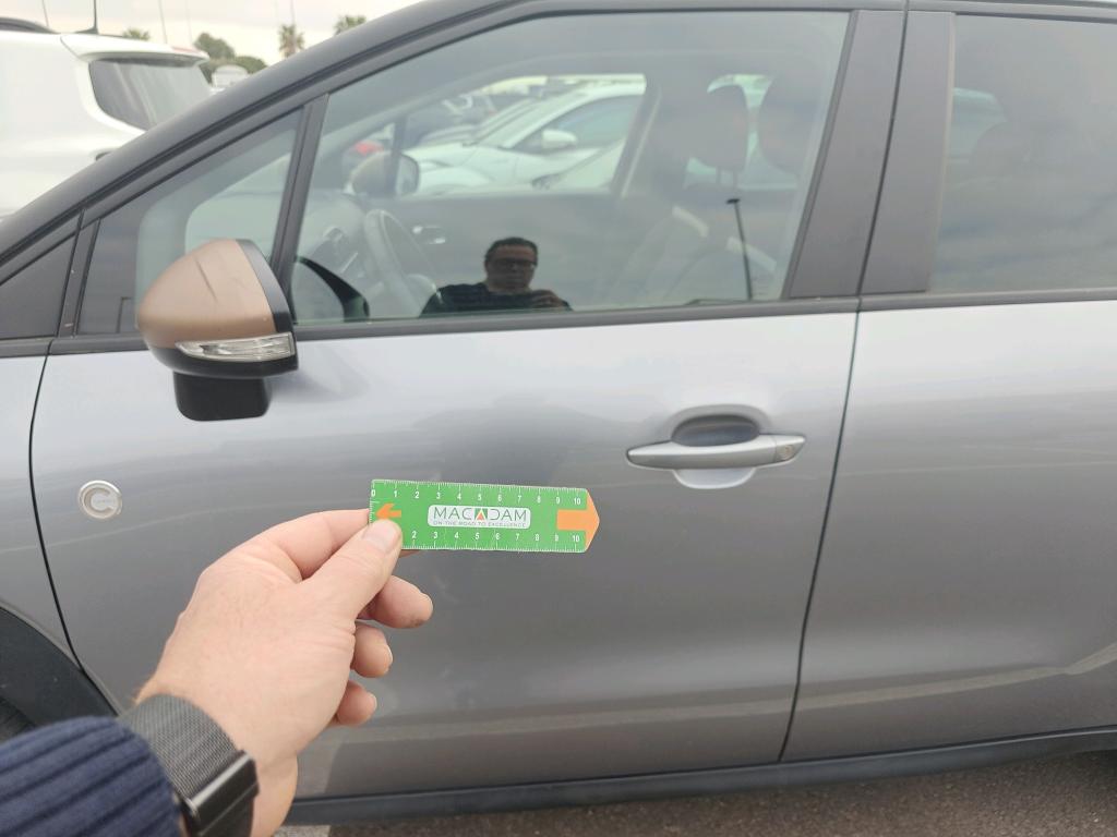 Daño en panel dañado dañado
