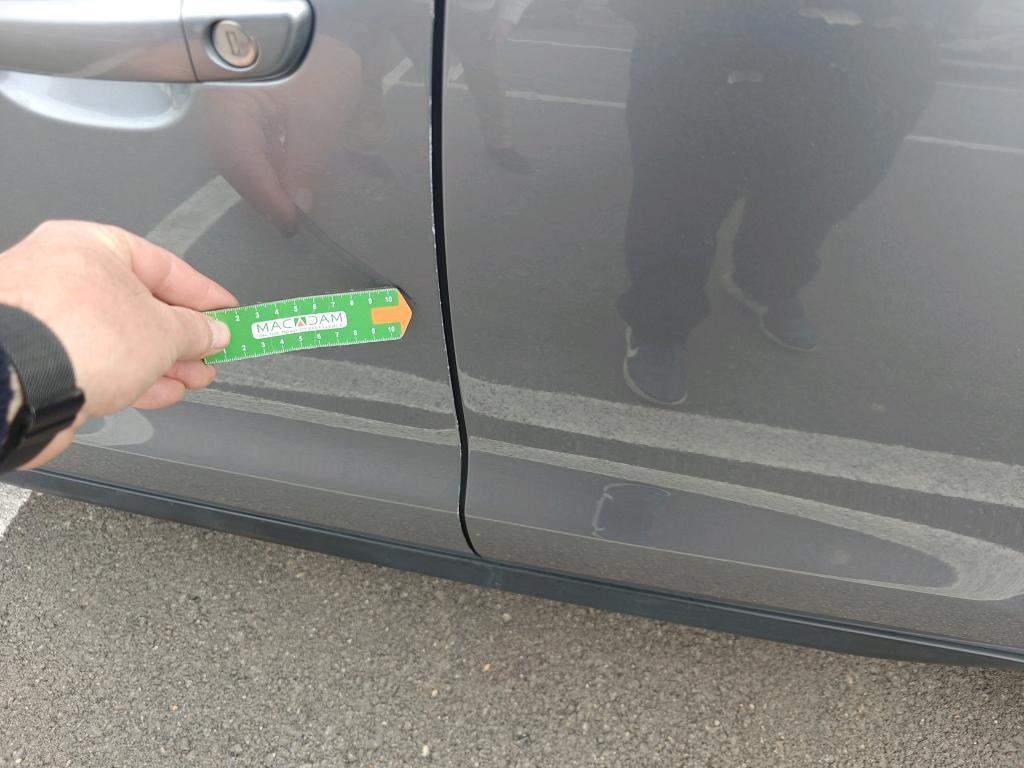 Daño en panel dañado dañado