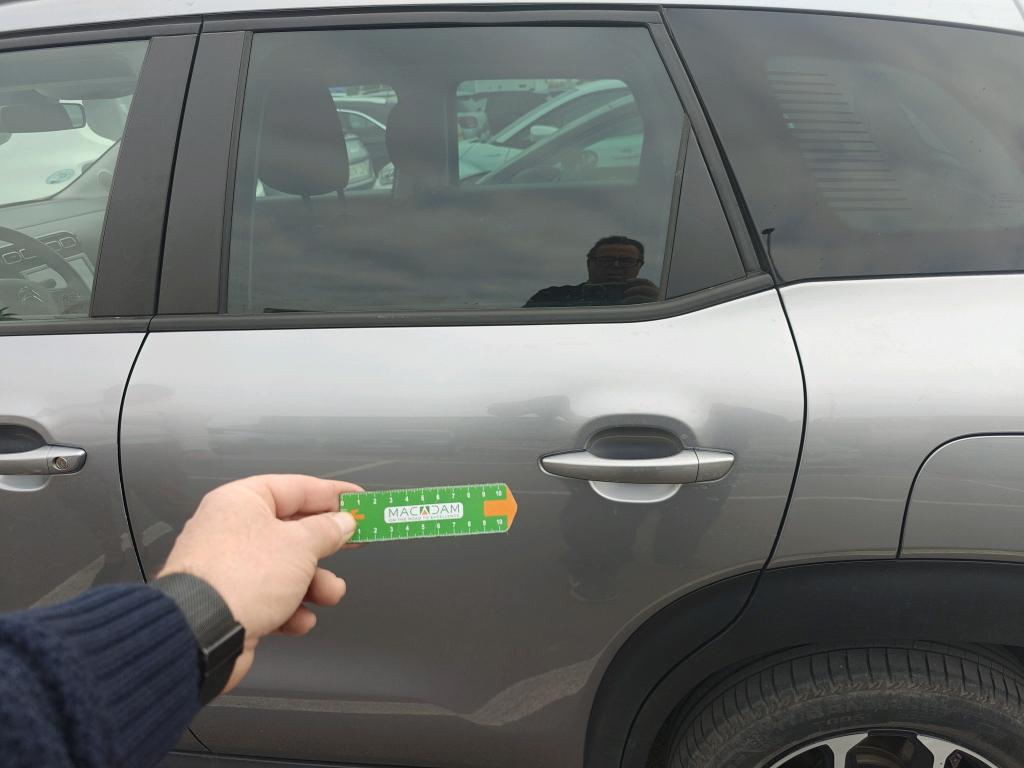 Daño en panel dañado dañado