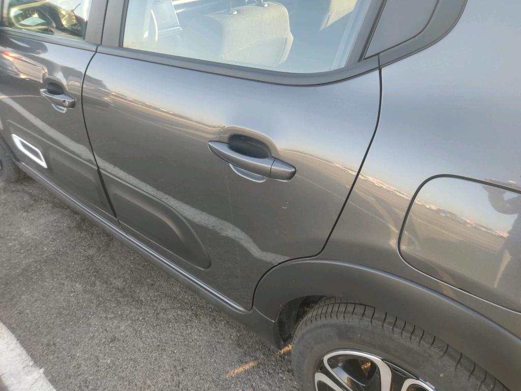Daño en panel Arañazo ligero Arañazo ligero
