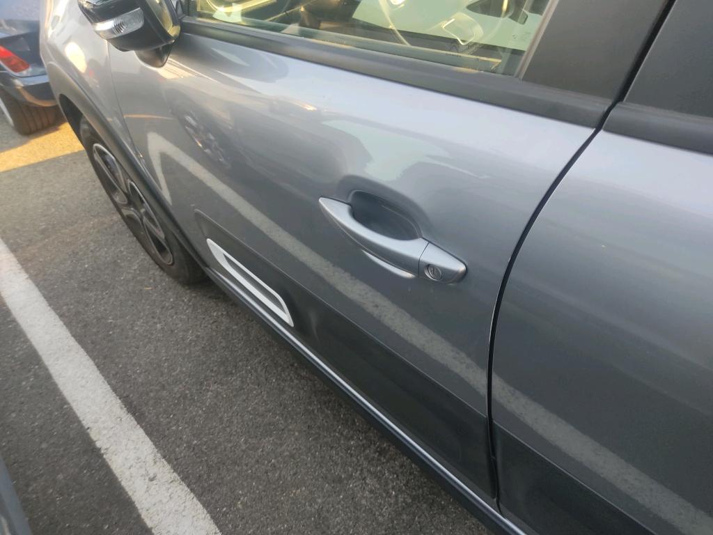Daño en panel Arañazo ligero Arañazo ligero