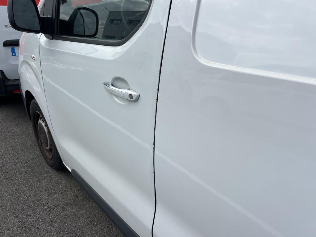 Daño en panel Arañazo ligero Arañazo ligero