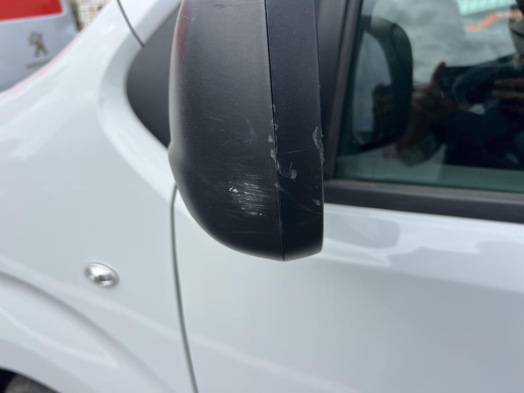 Daño en panel Arañazo ligero Arañazo ligero