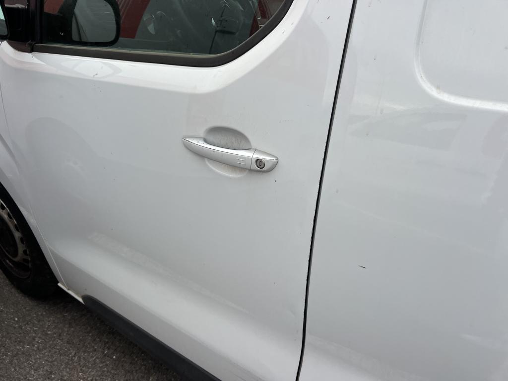 Daño en panel Arañazo ligero Arañazo ligero
