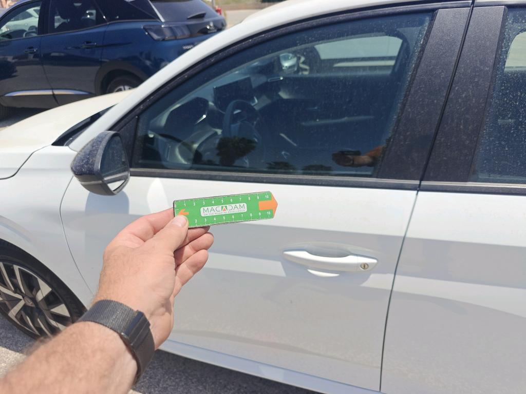 Daño en panel dañado dañado