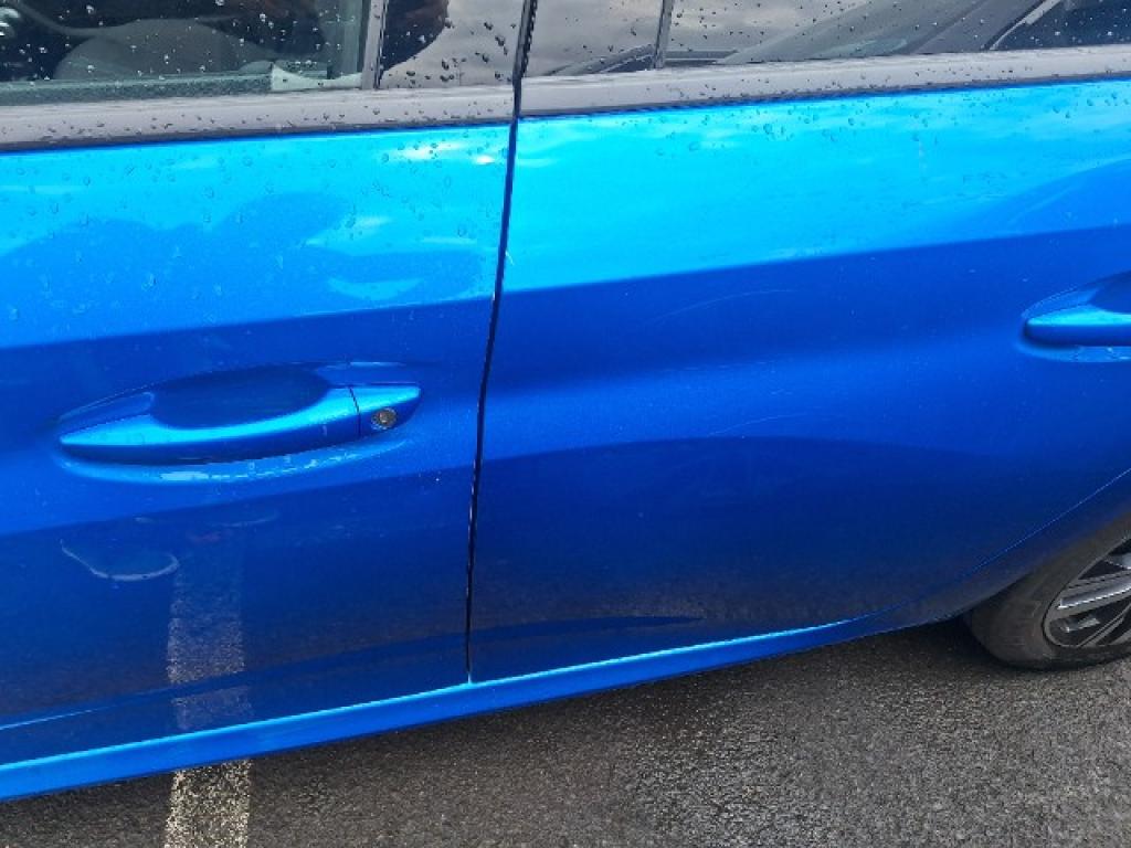 Daño en panel dañado dañado