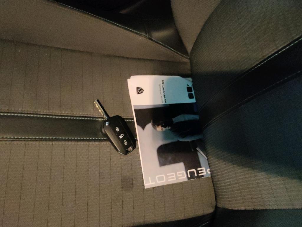 Foto Peugeot 208 4