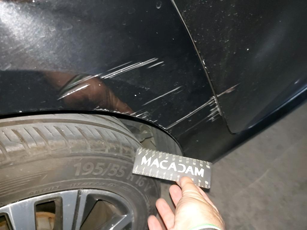 Daño en Carocería Arañazo ligero Arañazo ligero