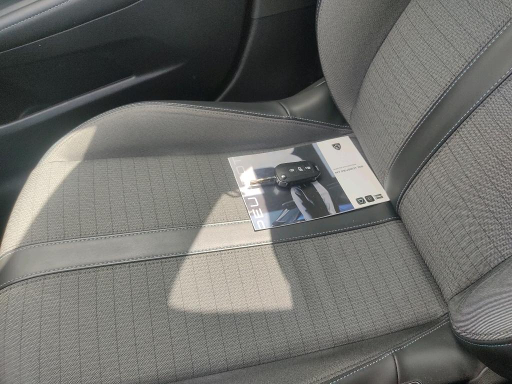 Foto Peugeot 208 4