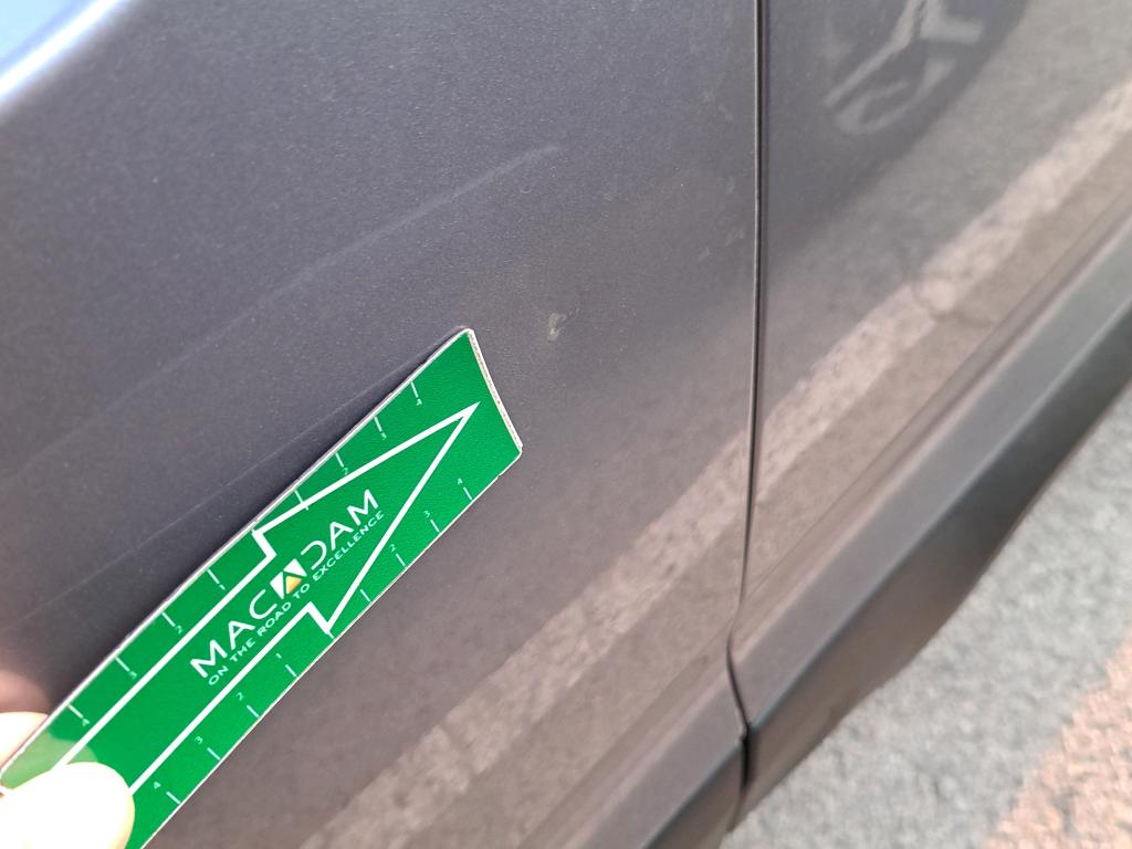 Daño en panel dañado dañado