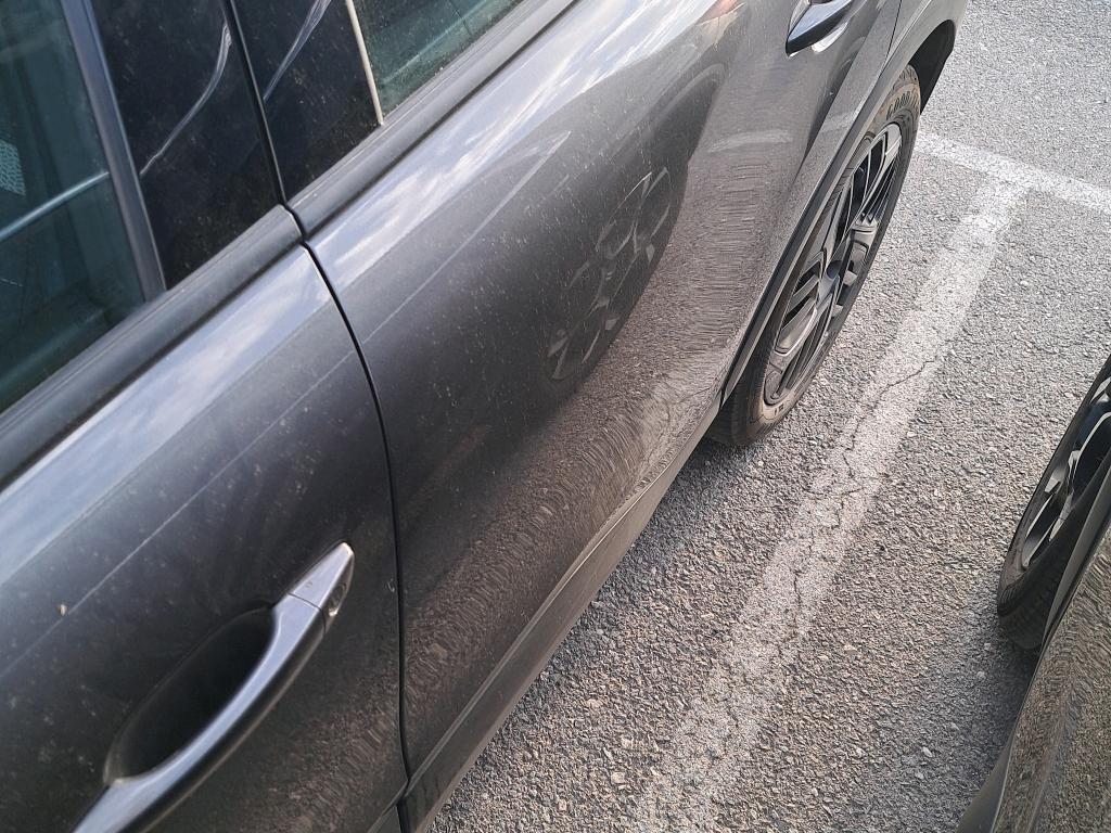 Daño en panel dañado dañado