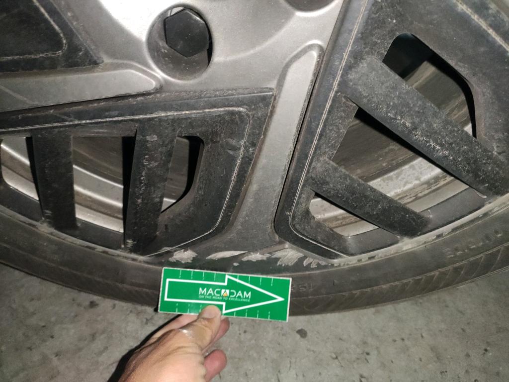 Daño en Carocería Arañazo ligero Arañazo ligero