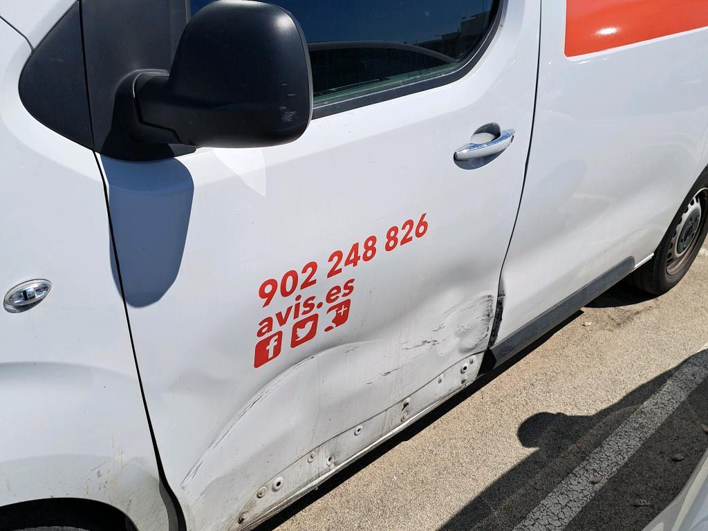 Daño en panel dañado dañado
