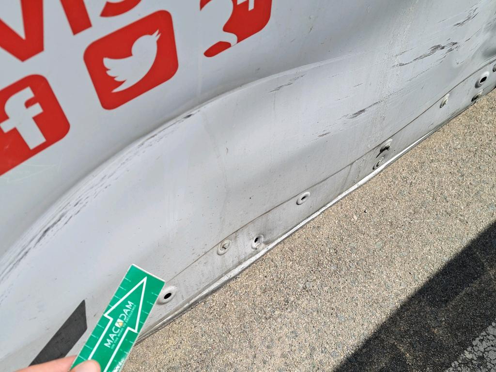 Daño en panel dañado dañado