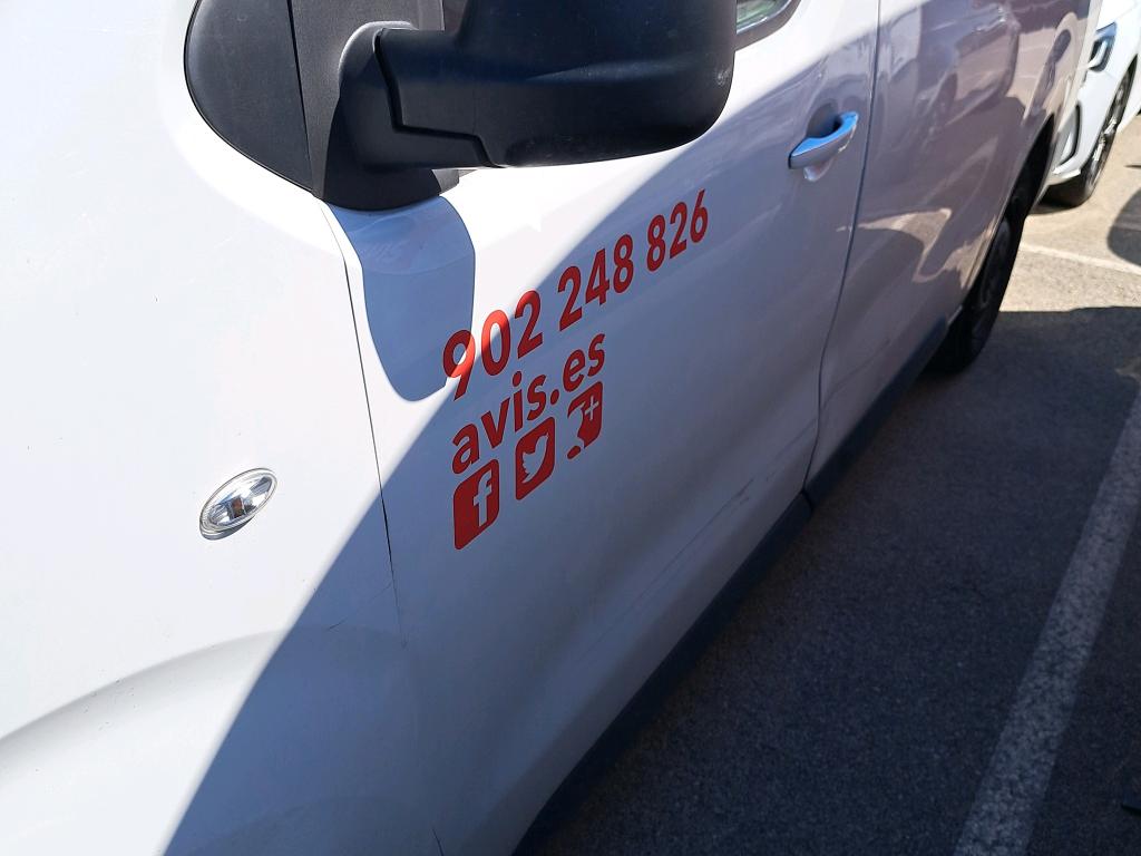 Daño en panel dañado dañado