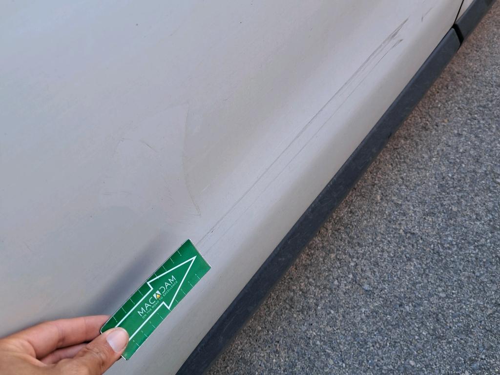 Daño en panel dañado dañado