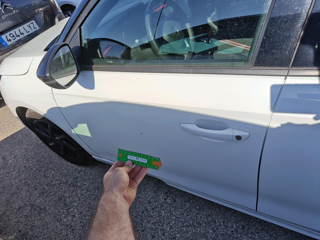 Daño en panel dañado dañado