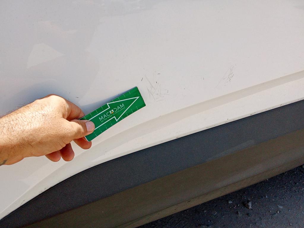 Daño en panel dañado dañado
