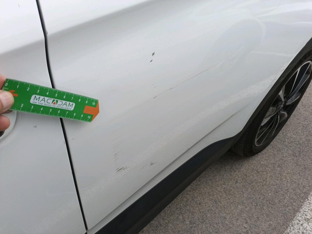 Daño en panel Arañazo ligero Arañazo ligero