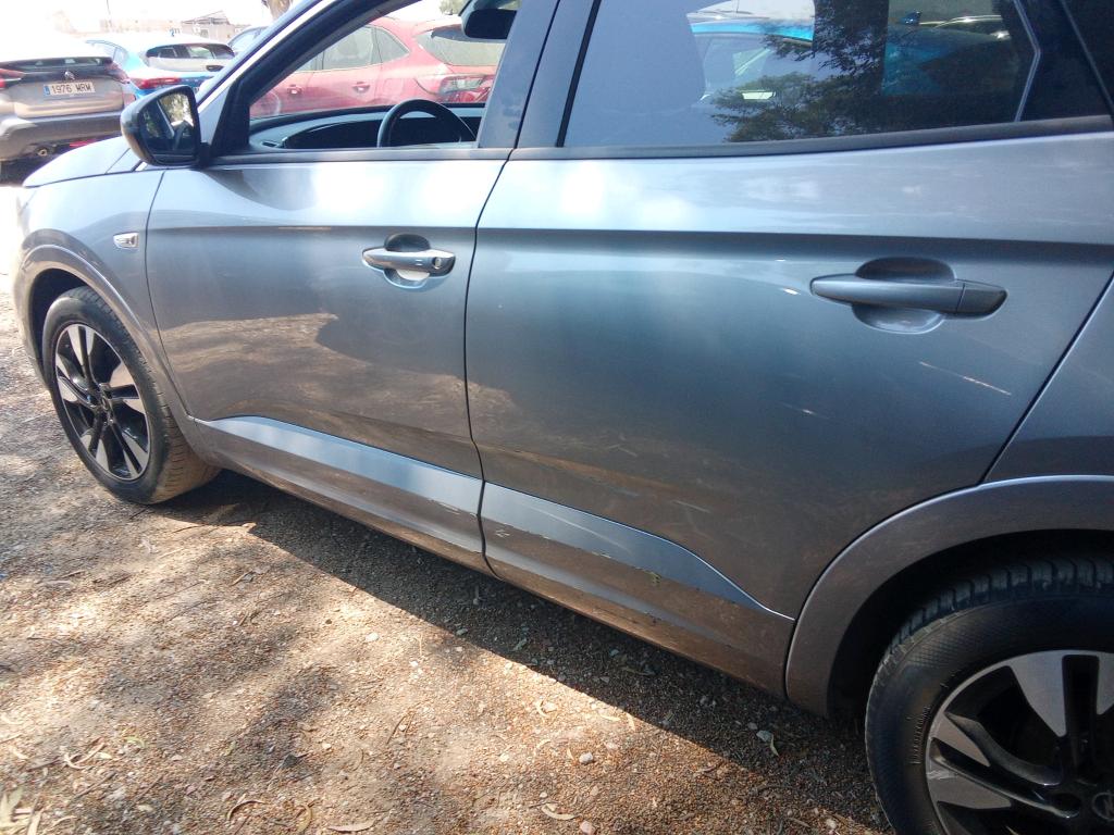 Daño en panel dañado dañado