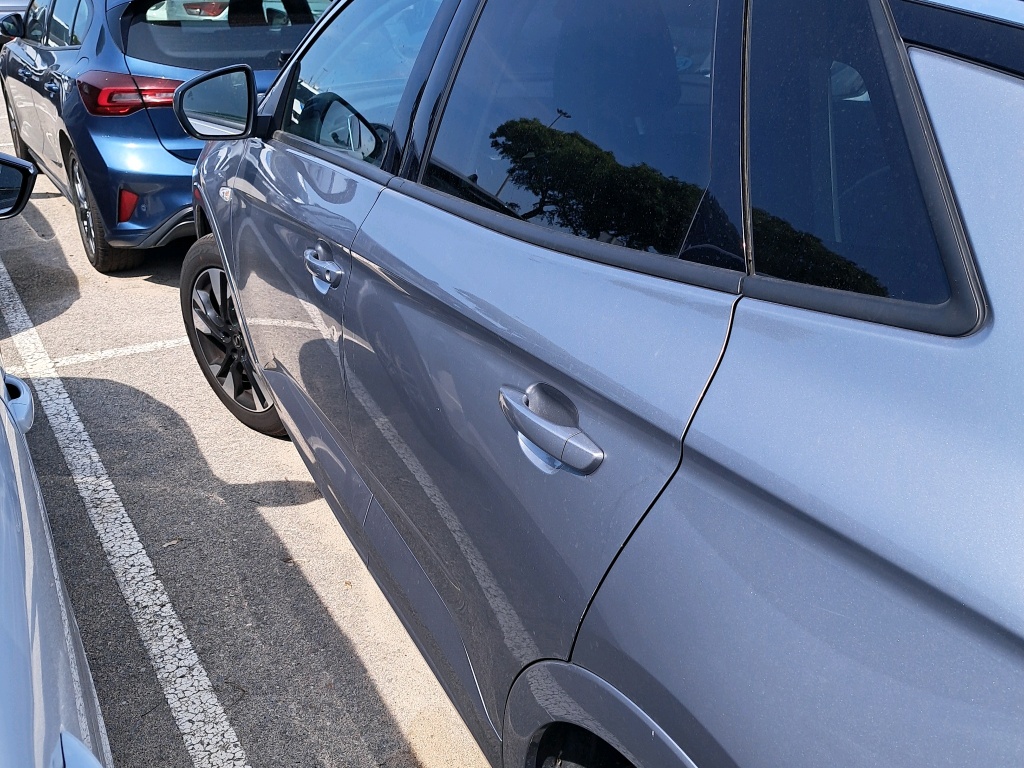 Daño en panel dañado dañado