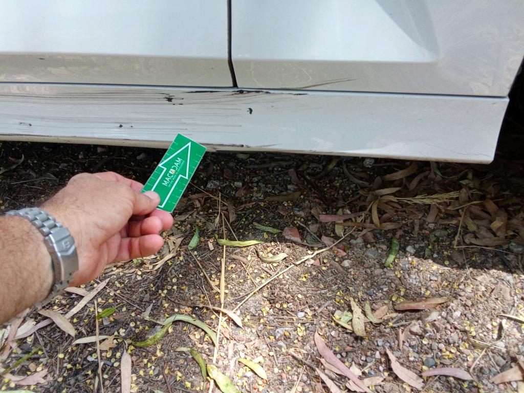 Daño en Bajos derechos Arañazo ligero Arañazo ligero