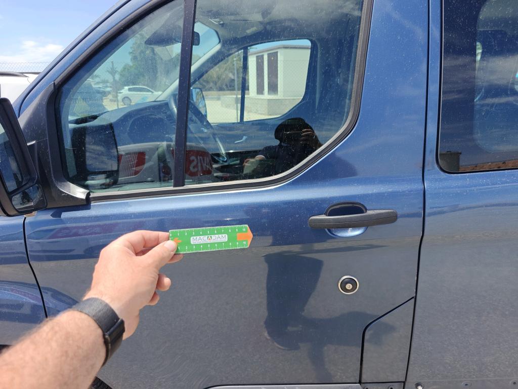 Daño en panel dañado dañado