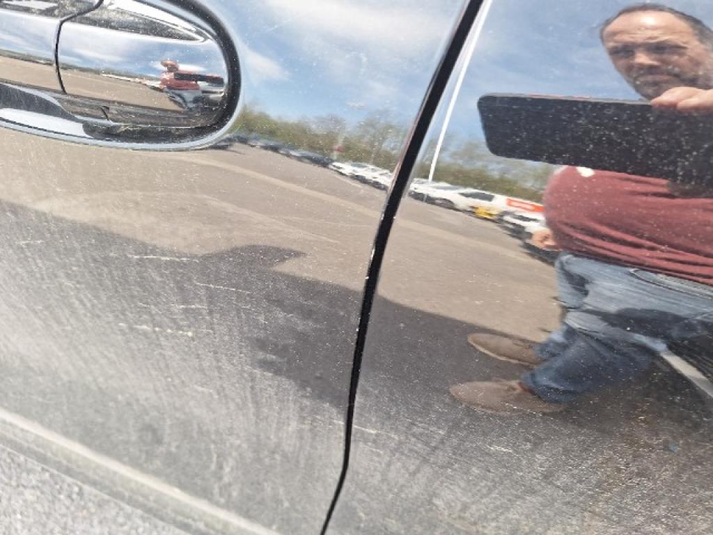 Daño en panel dañado dañado